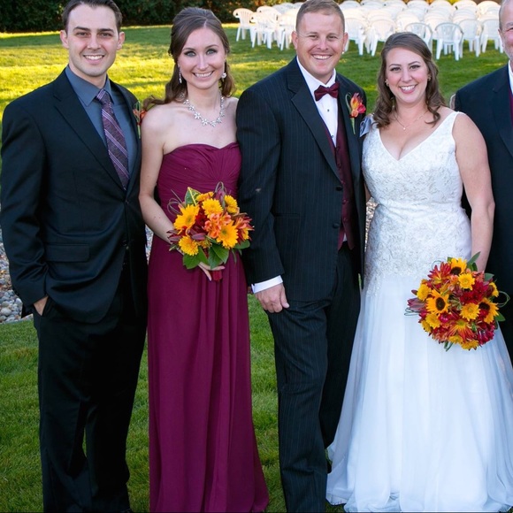 David's Bridal Dresses & Skirts - Wine David’s Bridal Bridesmaid Dress David's Bridal Dresses & Skirts - Wine David’s Bridal Bridesmaid Dress